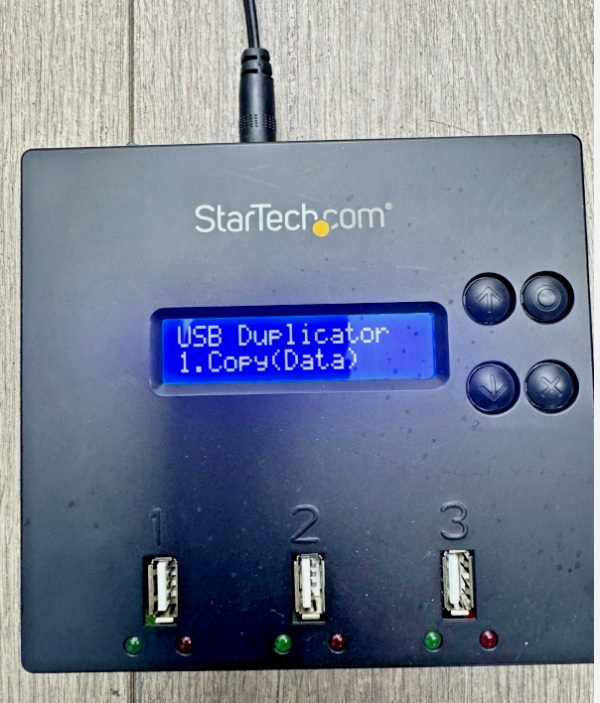 StarTech.com 1:2 Standalone USB Duplicator and Eraser - Memory Stick Cloner