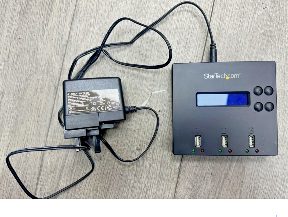StarTech.com 1:2 Standalone USB Duplicator and Eraser - Memory Stick Cloner - Image 4